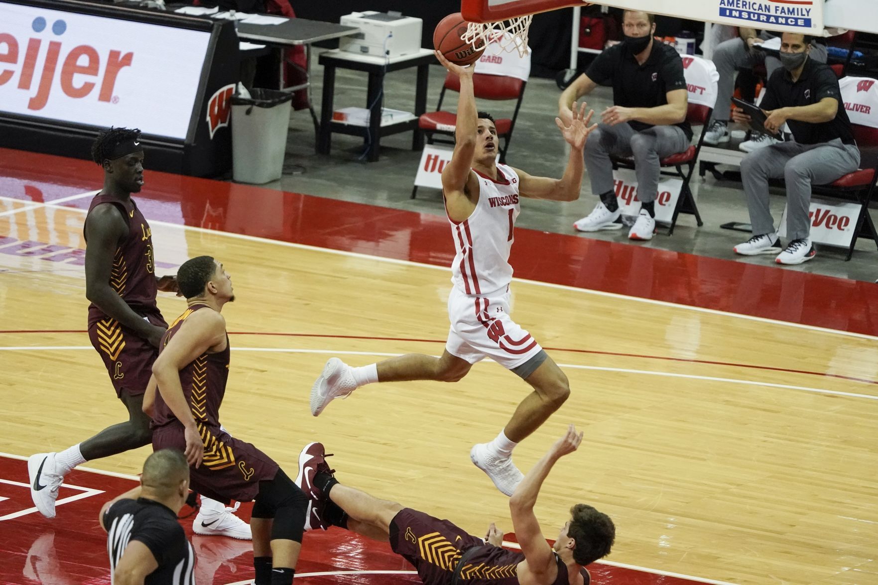Jonathan Davis - Loyola Wisconsin
